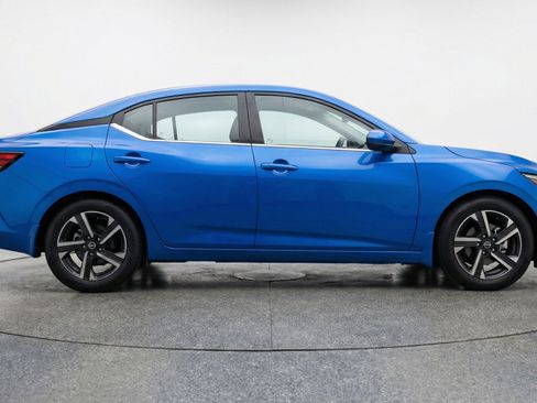 Used 2025 Nissan Sentra SV image 11
