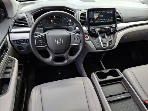 Used 2024 Honda Odyssey EX-L image 2