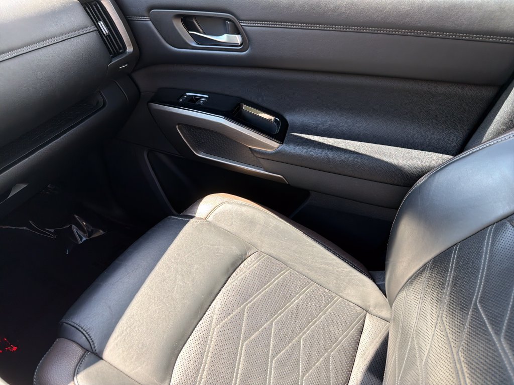 Used 2024 Nissan Pathfinder Platinum FWD image 30