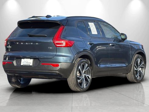 Used 2022 Volvo XC40 T5 R-Design w/ Advanced Package image 2