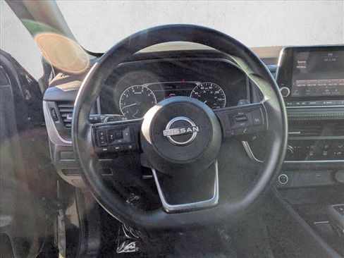 Used 2023 Nissan Rogue S image 19