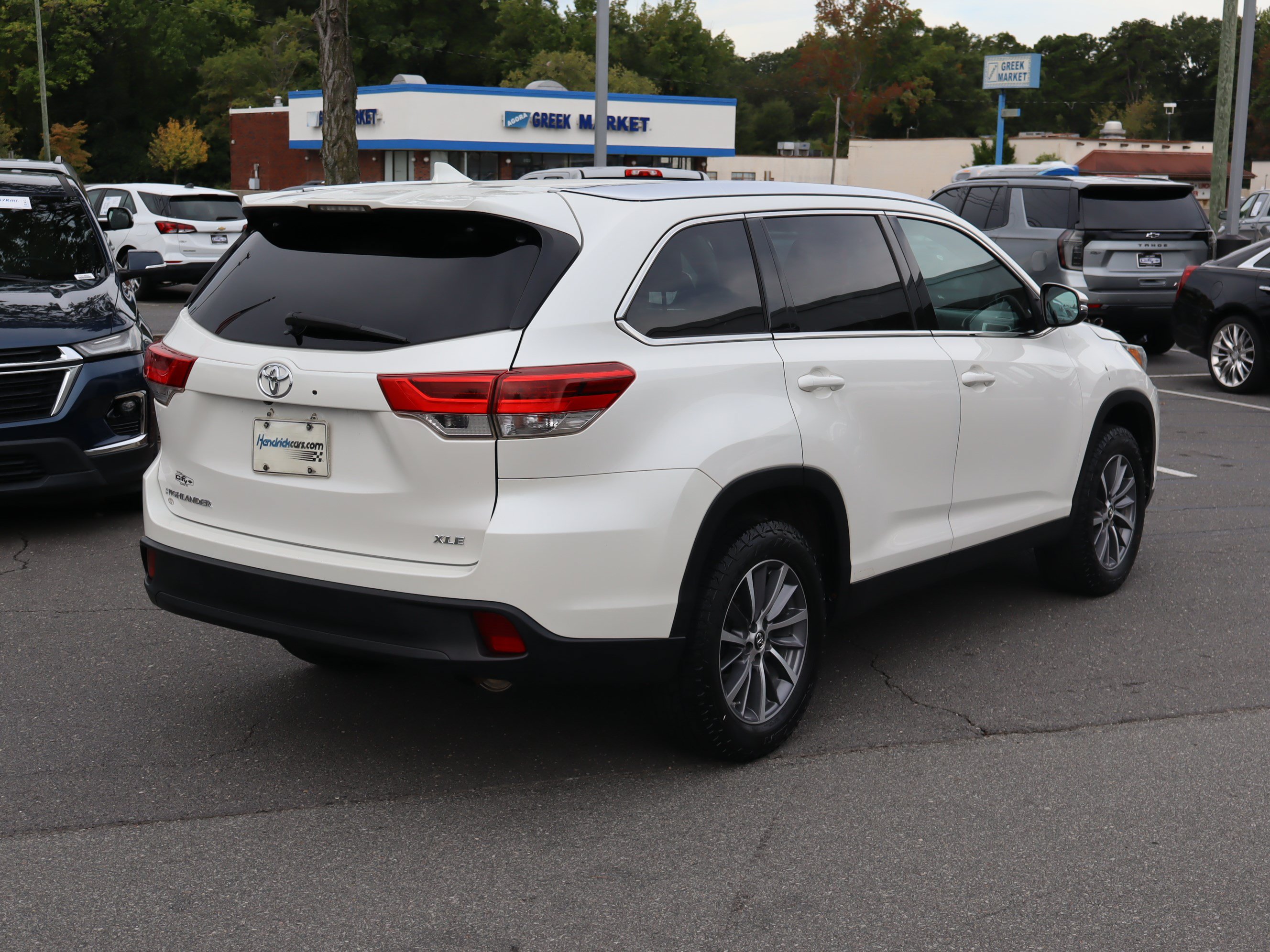 Used 2019 Toyota Highlander XLE FWD image 10