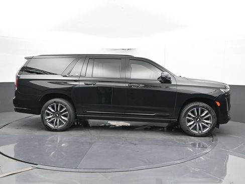 Used 2022 Cadillac Escalade ESV Sport Platinum AWD/4WD image 4