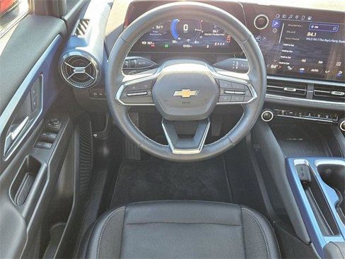 Used 2025 Chevrolet Equinox EV LT w/ Convenience Package image 11