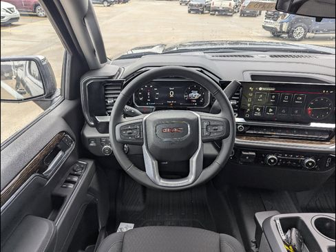 New 2026 GMC Sierra 1500 SLE w/ X31 Off-Road Package image 3