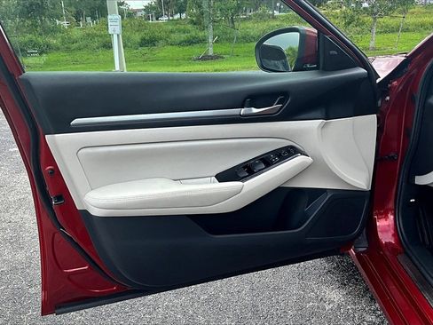 Used 2024 Nissan Altima 2.5 SL image 2