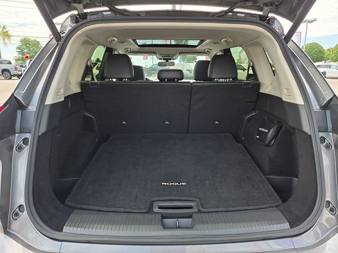 Used 2025 Nissan Rogue SV w/ SV Premium Package FWD image 31