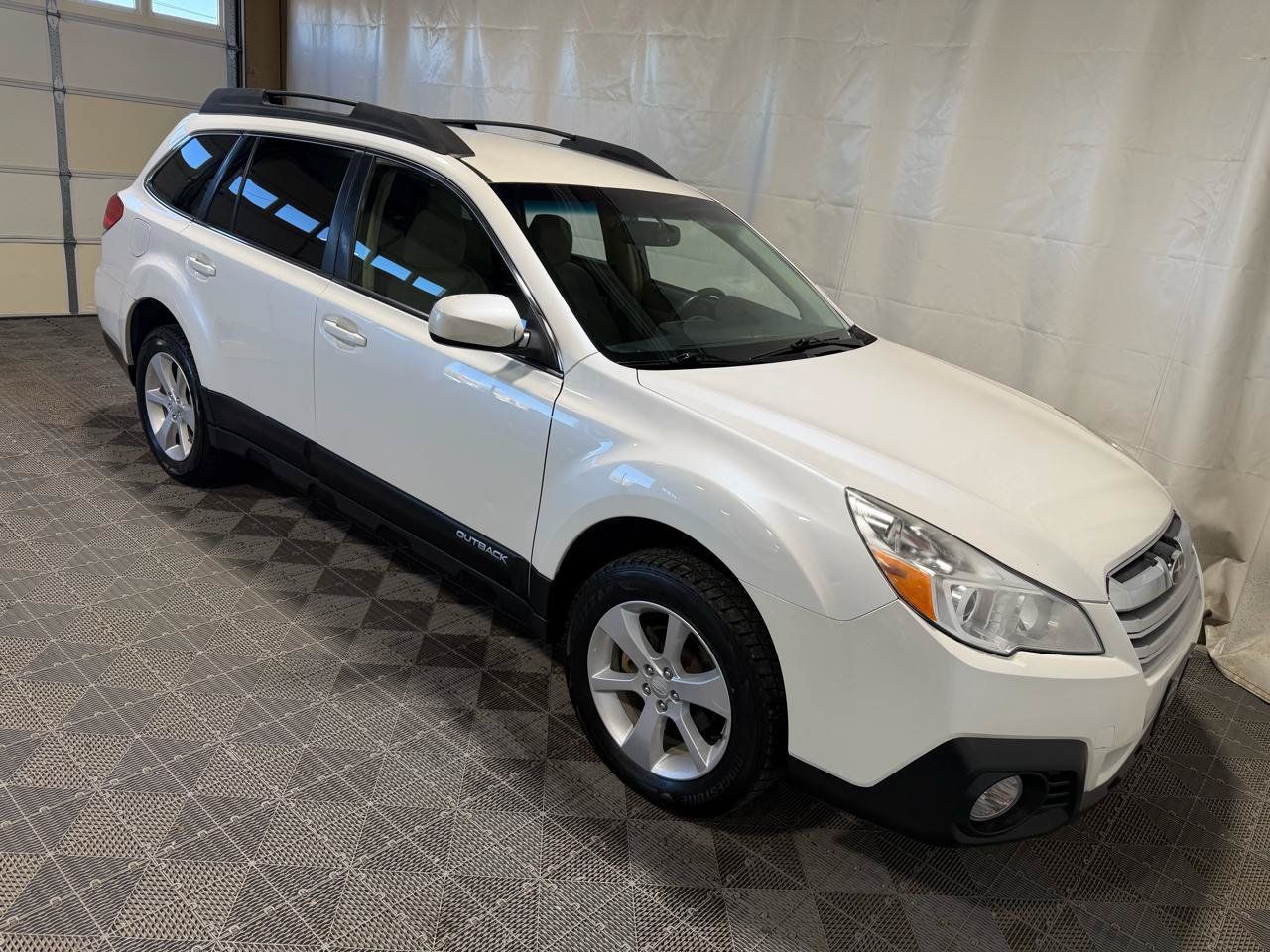 Used 2013 Subaru Outback 2.5i Premium w/ All-Weather Pkg AWD/4WD image 10