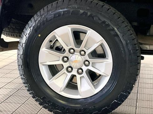 Used 2025 Chevrolet Silverado 1500 LT RWD image 35