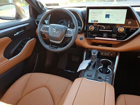 New 2026 Toyota Highlander Platinum AWD/4WD image 10