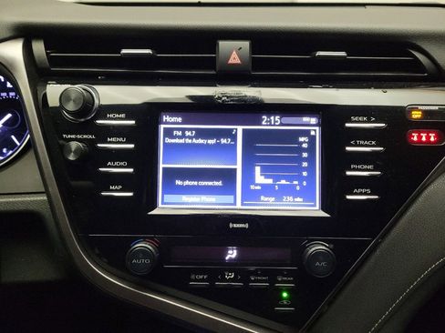 Used 2020 Toyota Camry SE w/ Carpet Mat Package image 25