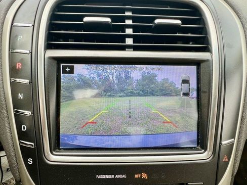 Used 2017 Lincoln MKX Select w/ Select Plus Package FWD image 13