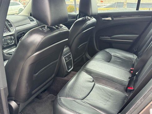 Used 2017 Chrysler 300 Limited image 29