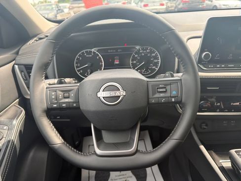Used 2025 Nissan Rogue SV w/ SV Premium Package FWD image 32