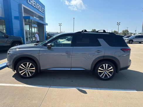 Used 2022 Nissan Pathfinder Platinum w/ Cargo Package AWD/4WD image 1