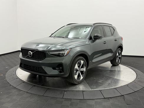 New 2026 Volvo XC40 B5 Plus w/ Climate Package AWD/4WD image 3