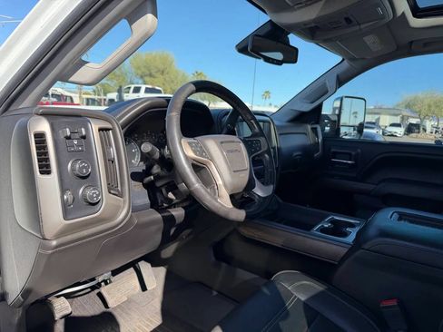 Used 2019 GMC Sierra 2500 Denali w/ Duramax Plus Package AWD/4WD image 18