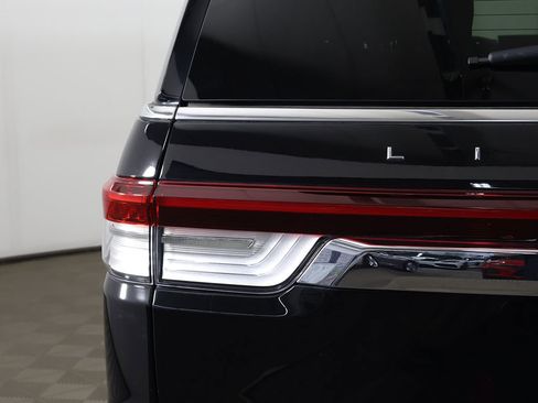 Used 2023 Lincoln Navigator Reserve AWD/4WD image 22