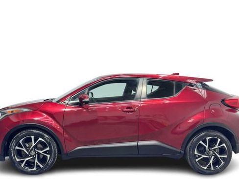 Used 2019 Toyota C-HR XLE FWD image 1