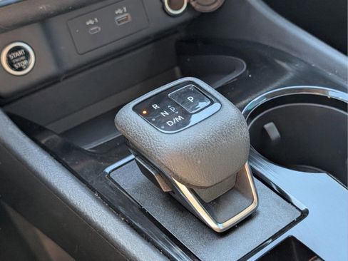 Used 2023 Nissan Rogue SV image 38