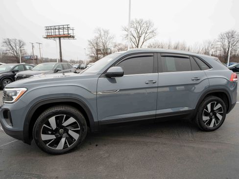 Used 2024 Volkswagen Atlas Cross Sport SE image 3