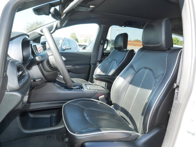 Used 2026 Chrysler Pacifica Limited FWD image 15