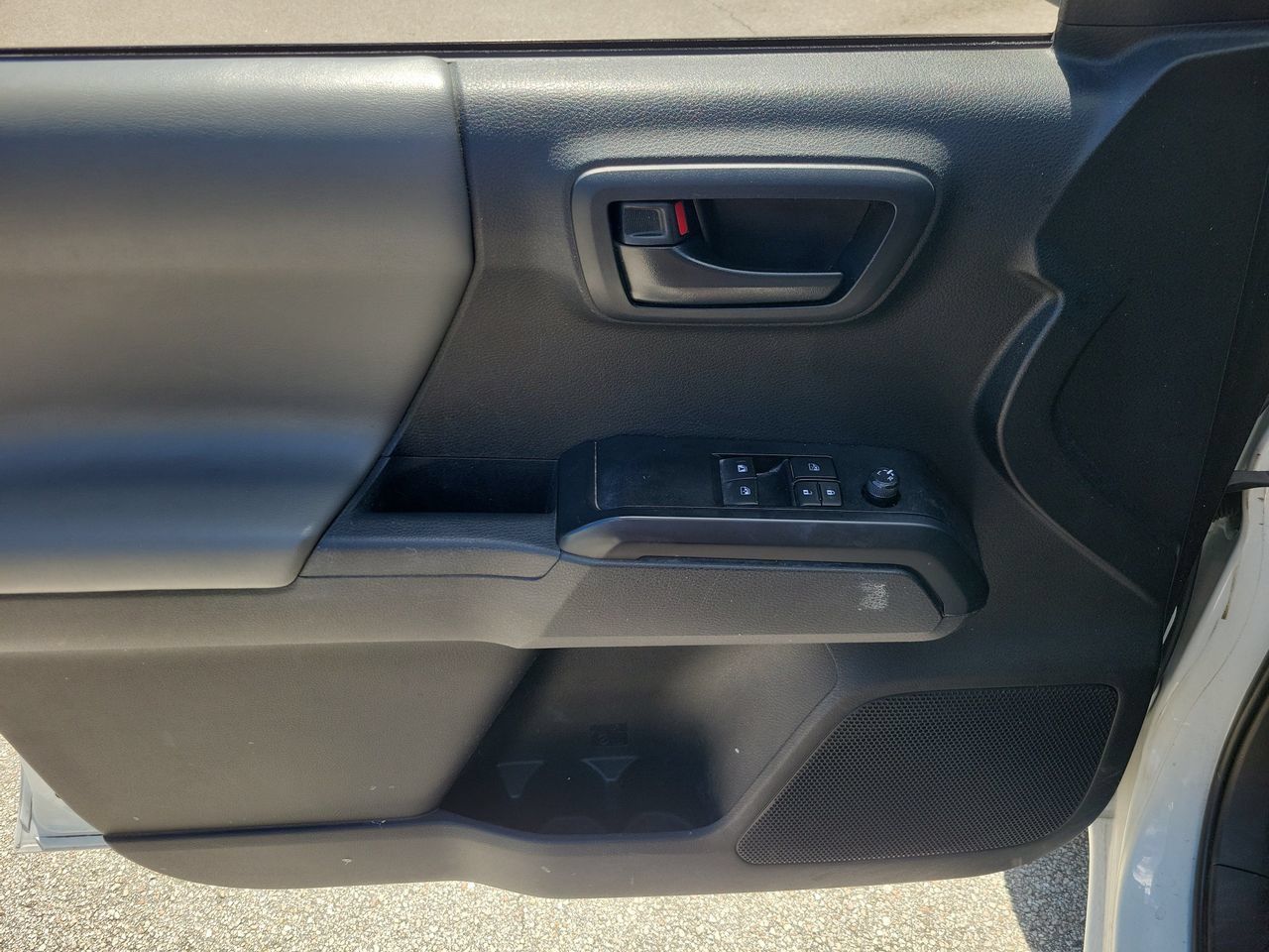 Used 2022 Toyota Tacoma SR RWD image 8