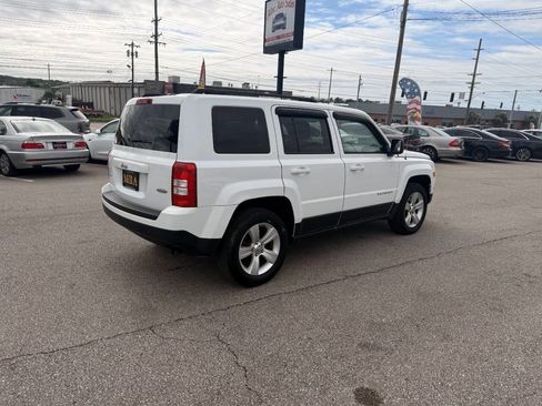Used 2014 Jeep Patriot Latitude w/ All Weather Capability Group AWD/4WD image 6