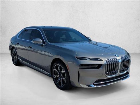 Certified 2025 BMW i7 eDrive50 RWD image 3