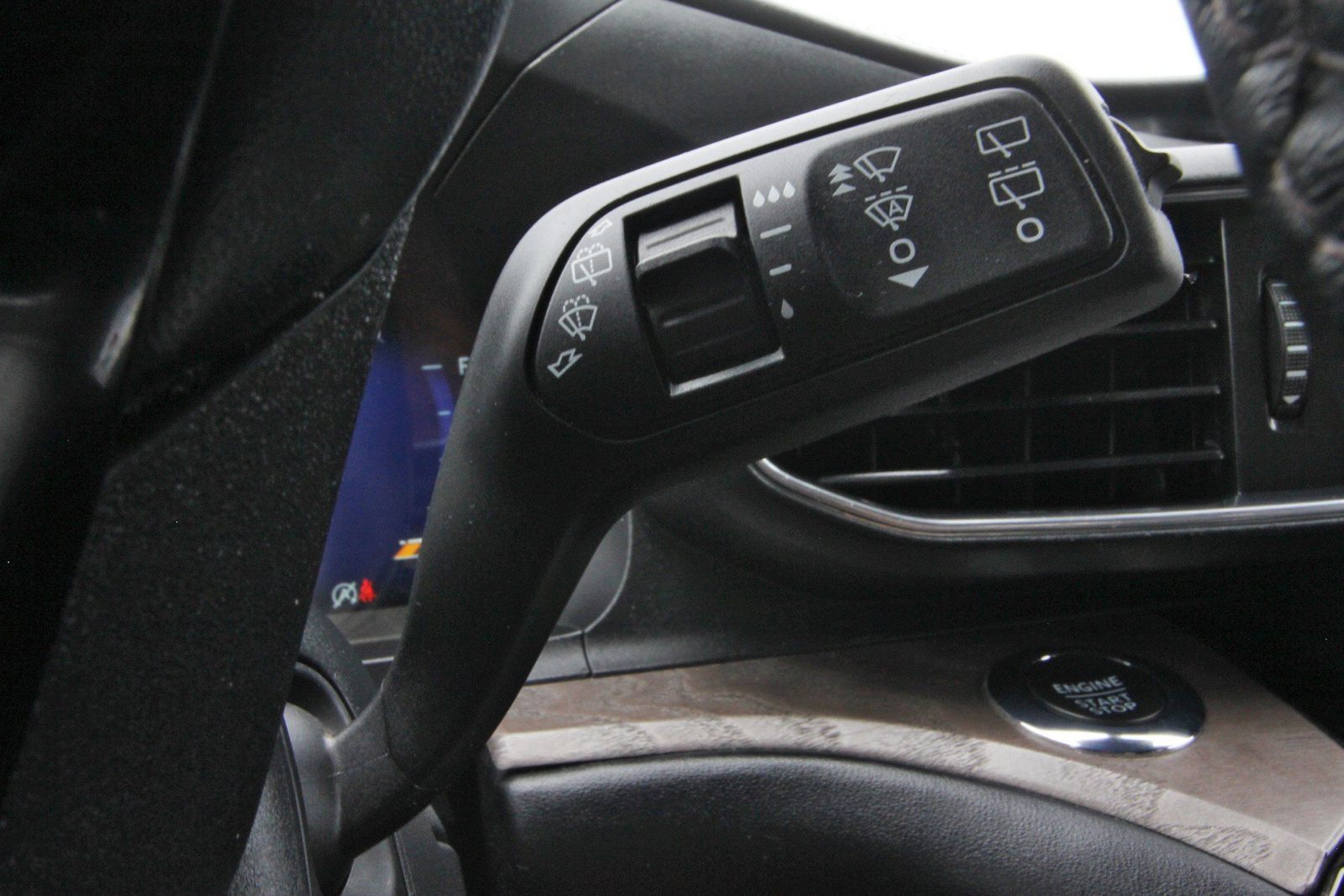 Used 2022 Ford Explorer Platinum w/ Equipment Group 601A RWD image 23