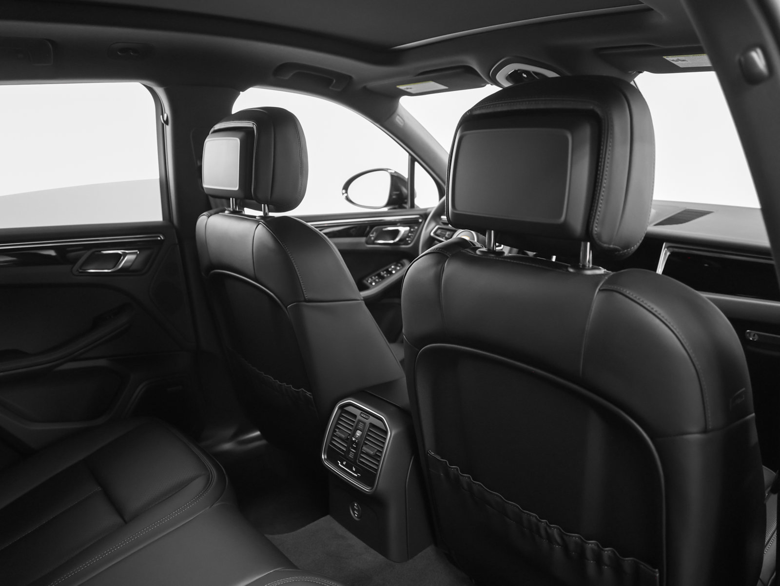 Certified 2026 Porsche Macan AWD/4WD image 25