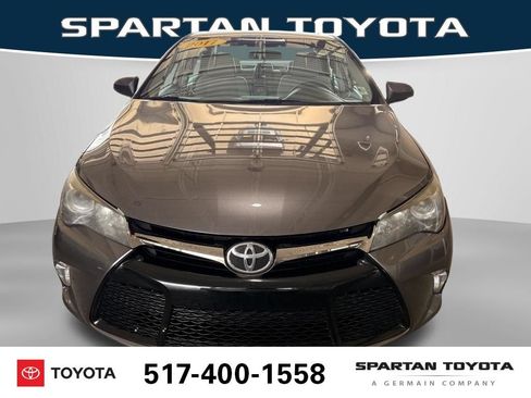Used 2017 Toyota Camry SE w/ Moonroof Package FWD image 10