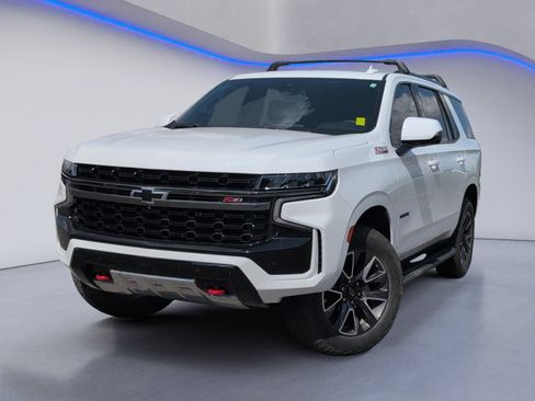 Used 2022 Chevrolet Tahoe Z71 w/ Luxury Package AWD/4WD image 2