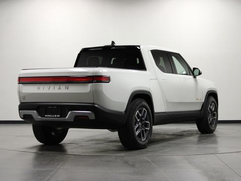 Used 2022 Rivian R1T Adventure image 4