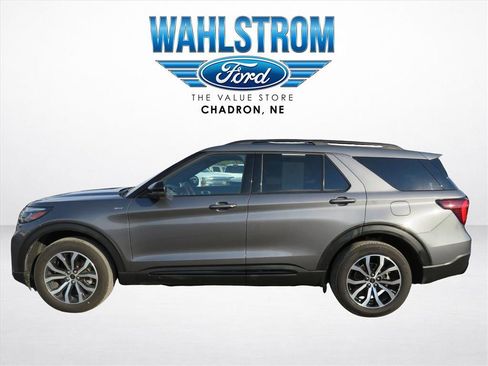 Used 2025 Ford Explorer ST-Line AWD/4WD image 2