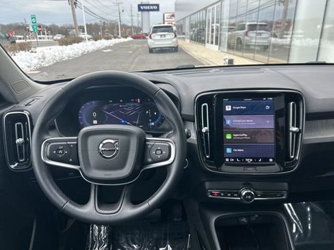 Certified 2025 Volvo XC40 B5 Plus AWD/4WD image 18