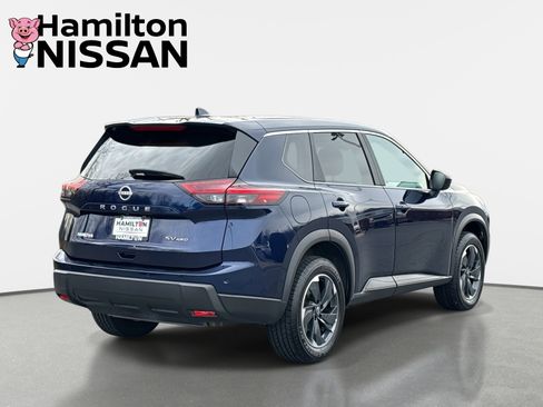 Used 2024 Nissan Rogue SV image 2