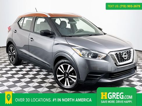 Used 2019 Nissan Kicks SV image 1