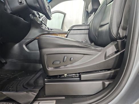 Used 2019 Chevrolet Suburban LT image 33