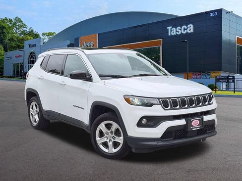 Used 2023 Jeep Compass Latitude w/ Sun and Sound Group AWD/4WD image 1