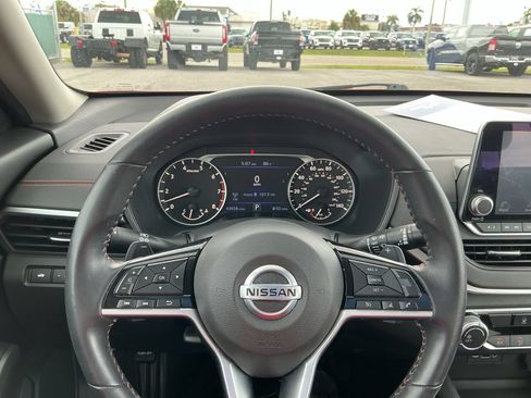 Used 2021 Nissan Altima 2.5 SR FWD image 14