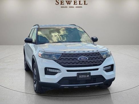 Used 2023 Ford Explorer XLT w/ Equipment Group 202A AWD/4WD image 7
