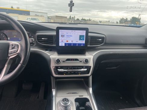 Used 2021 Ford Explorer XLT w/ Equipment Group 202A image 13
