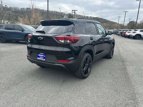 New 2026 Chevrolet TrailBlazer LT w/ Midnight Edition FWD image 3