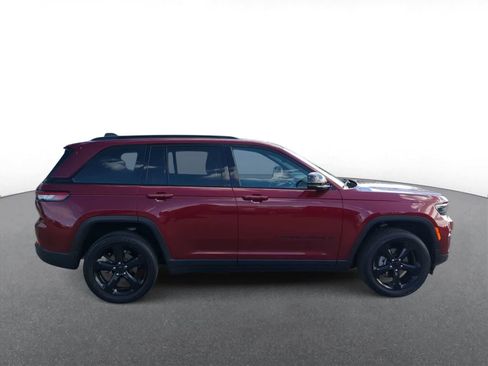 Used 2023 Jeep Grand Cherokee Altitude AWD/4WD image 9