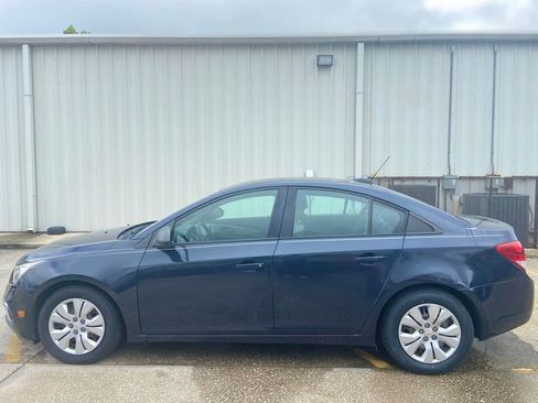 Used 2015 Chevrolet Cruze LS FWD image 2