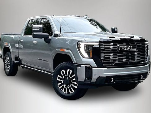 Used 2026 GMC Sierra 2500 Denali Ultimate w/ LPO, Black Badging Package AWD/4WD image 2