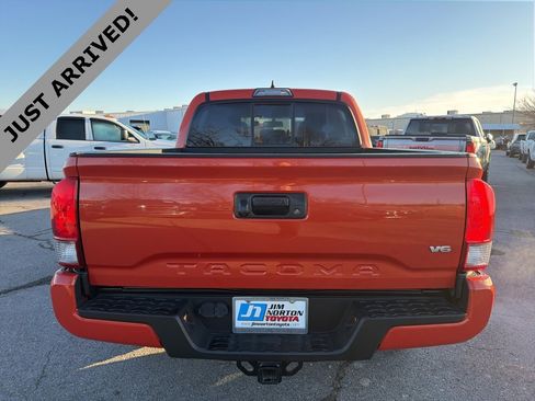 Used 2016 Toyota Tacoma TRD Sport image 6