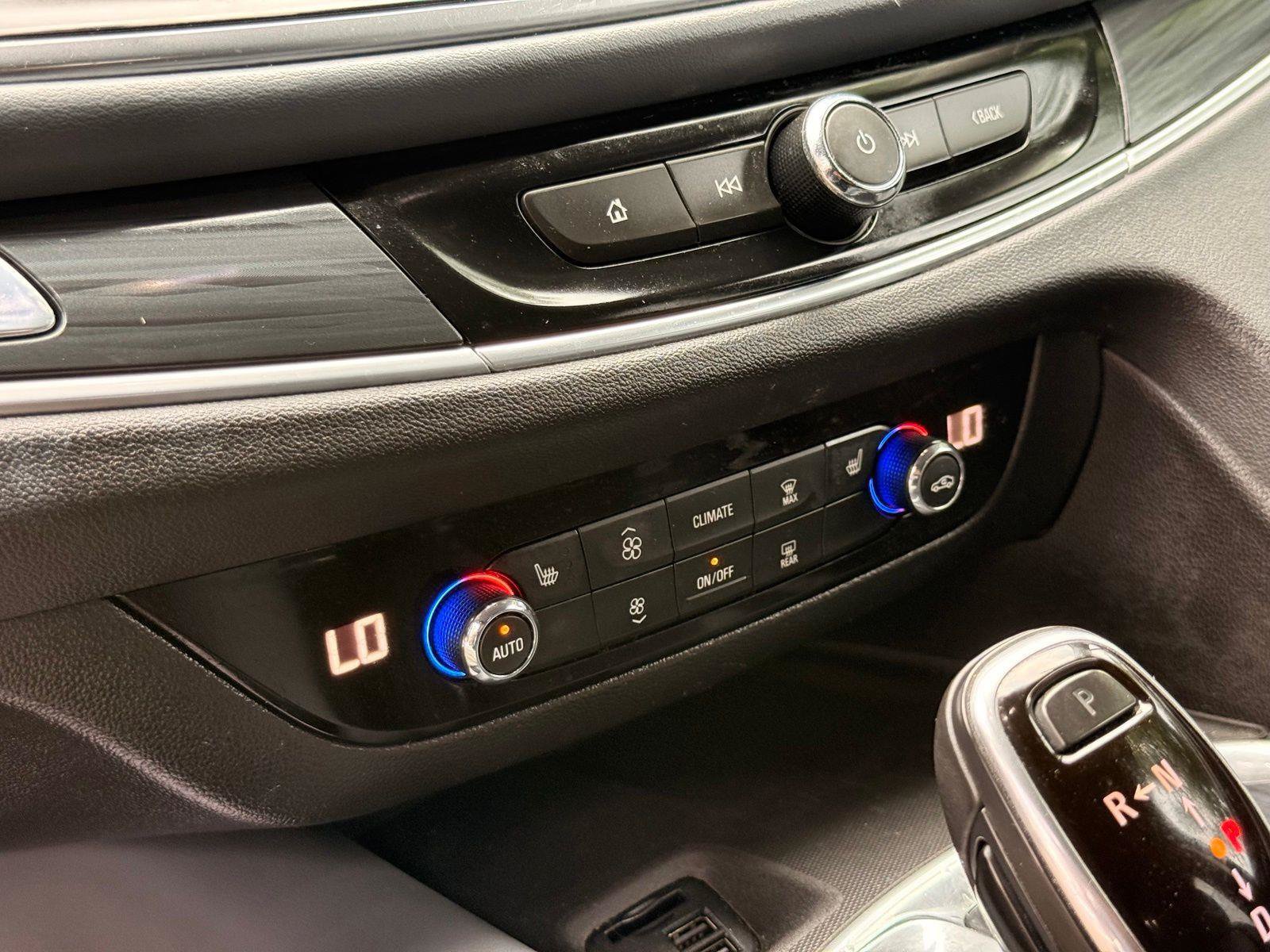 Used 2020 Buick Enclave Essence FWD image 36