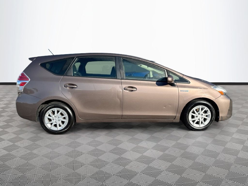 Used 2017 Toyota Prius V Two FWD image 4